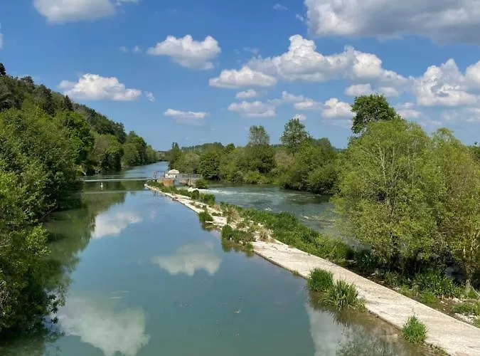 Le Moulin De Cherré Bleu Hébergement de vacances